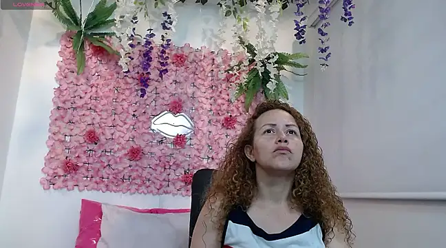 Snapshot of BLONDE_SEXYHOT chatting on 02.11.25 BLONDE SEXYHOT online show from 02.11.25