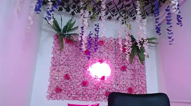 Snapshot of BLONDE_SEXYHOT chatting on 02.15.25 BLONDE SEXYHOT online show from 02.15.25