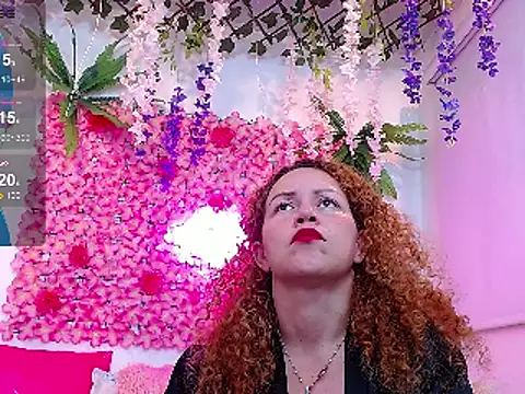 Snapshot of BLONDE_SEXYHOT chatting on 03.08.25 BLONDE SEXYHOT online show from 03.08.25