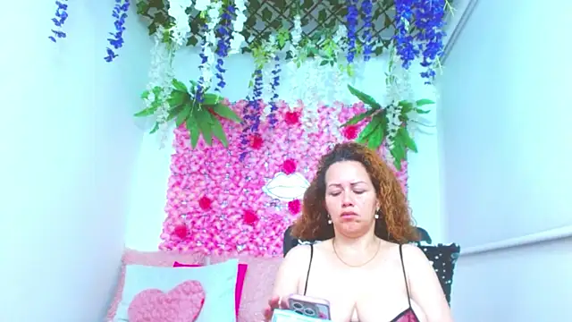 Snapshot of BLONDE_SEXYHOT chatting on 10.06.25 BLONDE SEXYHOT online show from 10.06.25