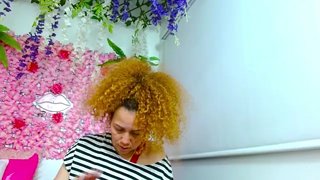 Snapshot of BLONDE_SEXYHOT chatting on 10.09.25 BLONDE SEXYHOT online show from 10.09.25