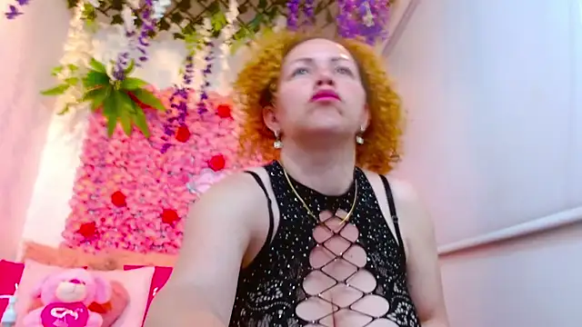 Snapshot of BLONDE_SEXYHOT chatting on 10.15.25 BLONDE SEXYHOT online show from 10.15.25