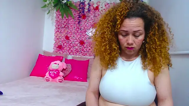 Snapshot of BLONDE_SEXYHOT chatting on 10.18.25 BLONDE SEXYHOT online show from 10.18.25