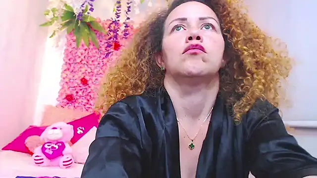 Snapshot of BLONDE_SEXYHOT chatting on 10.25.25 BLONDE SEXYHOT online show from 10.25.25