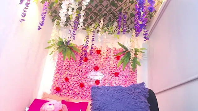 Snapshot of BLONDE_SEXYHOT chatting on 11.03.25 BLONDE SEXYHOT online show from 11.03.25