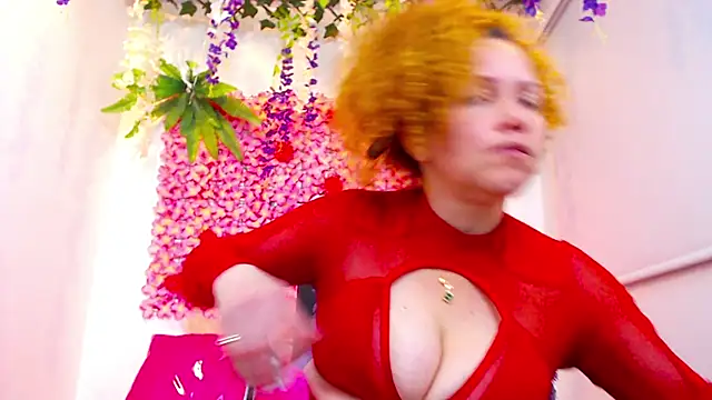 Snapshot of BLONDE_SEXYHOT chatting on 11.15.25 BLONDE SEXYHOT online show from 11.15.25