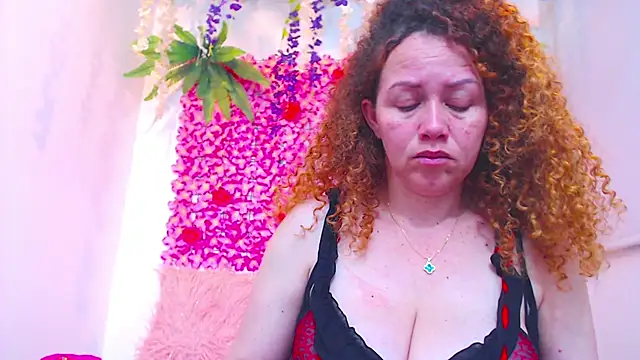 Snapshot of BLONDE_SEXYHOT chatting on 11.25.25 BLONDE SEXYHOT online show from 11.25.25