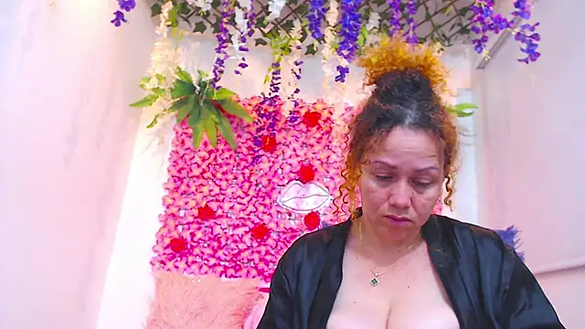 Snapshot of BLONDE_SEXYHOT chatting on 11.25.25 BLONDE SEXYHOT online show from 11.25.25