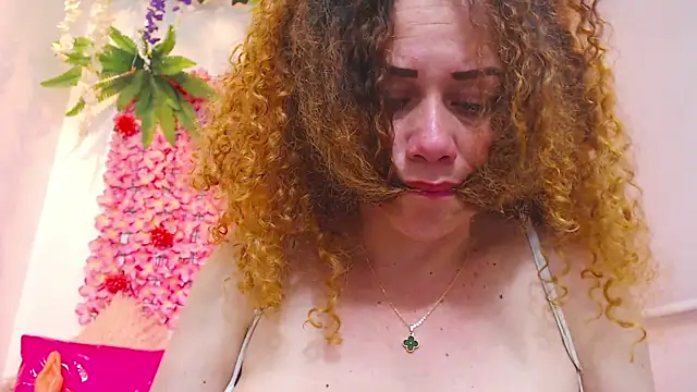 Snapshot of BLONDE_SEXYHOT chatting on 12.13.25 BLONDE SEXYHOT online show from 12.13.25