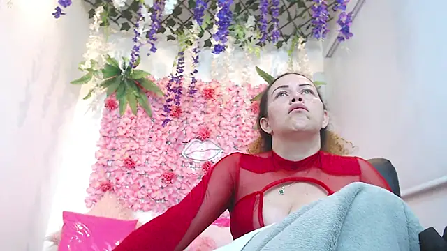 Snapshot of BLONDE_SEXYHOT chatting on 12.14.25 BLONDE SEXYHOT online show from 12.14.25