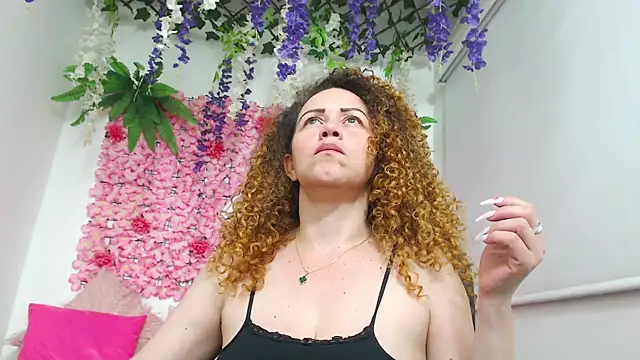 Snapshot of BLONDE_SEXYHOT chatting on 12.16.25 BLONDE SEXYHOT online show from 12.16.25