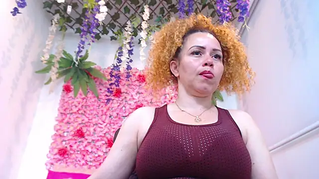 BLONDE SEXYHOT online show from 05.18.26