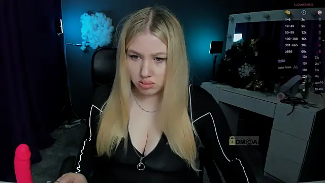 juli kisss online show from 01.14.25