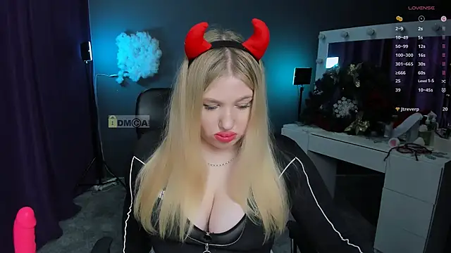 juli kisss online show from 01.14.25