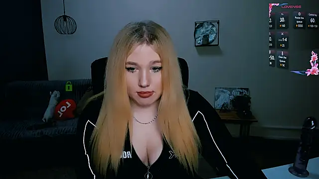 juli kisss online show from 01.18.25