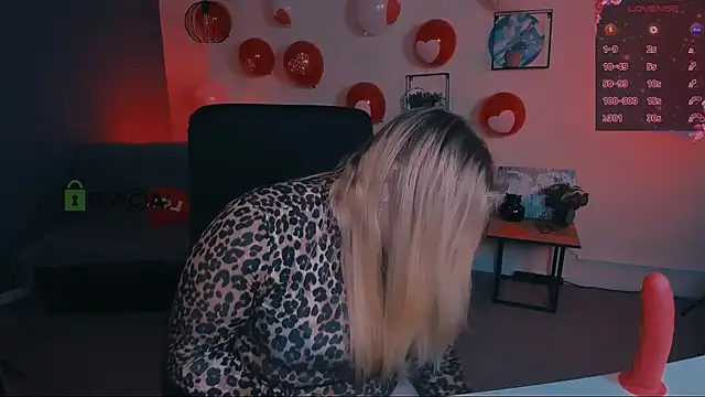 juli kisss online show from 02.21.25