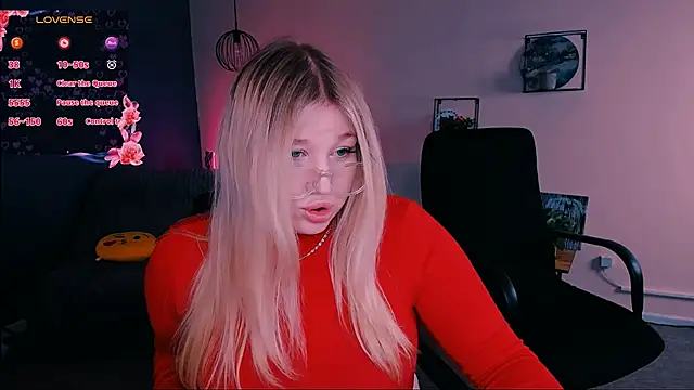 juli kisss online show from 02.28.25