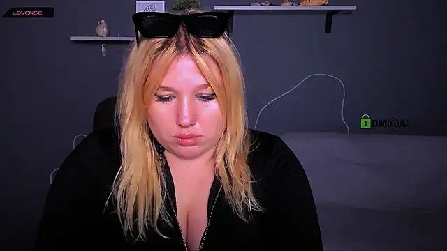 juli kisss online show from 10.04.25