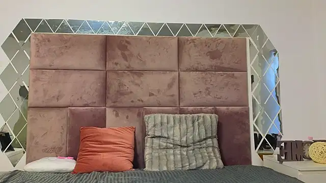 Snapshot of SweetScribe chatting on 02.10.25 SweetScribe online show from 02.10.25