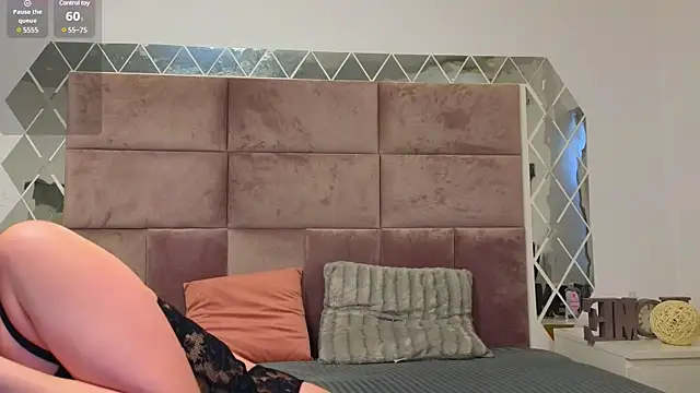 Snapshot of SweetScribe chatting on 02.13.25 SweetScribe online show from 02.13.25