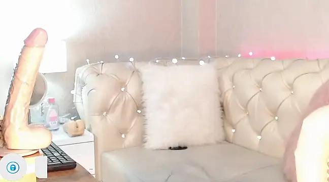 Barbie Fox online show from 03.10.25