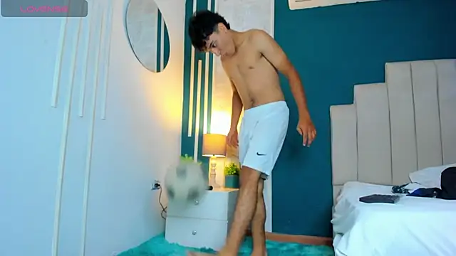 Austin Cardieff online show from 01.08.25