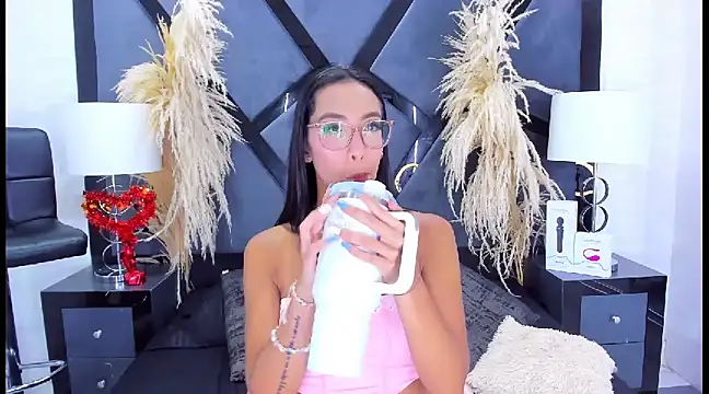 KylieWhite online show from 02.04.25