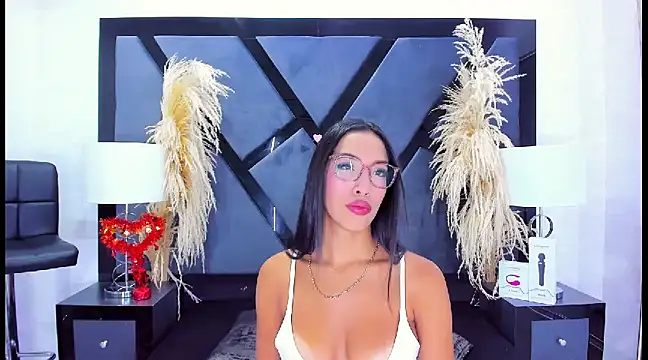 KylieWhite online show from 02.06.25