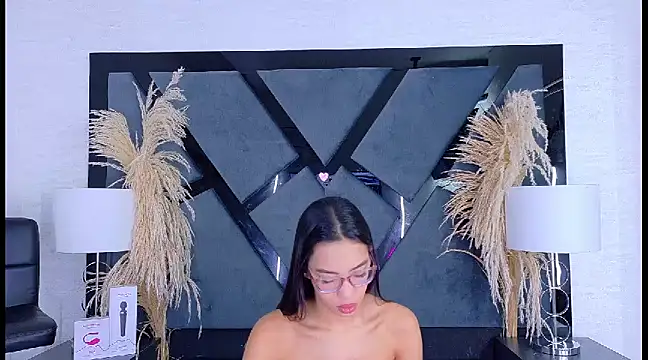 KylieWhite online show from 03.10.25