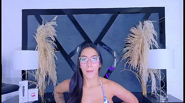 KylieWhite online show from 03.11.25