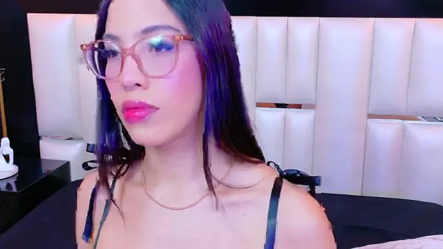 KylieWhite online show from 10.08.25