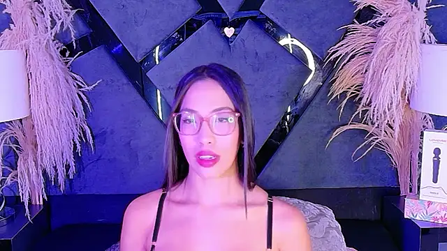 KylieWhite online show from 11.04.25