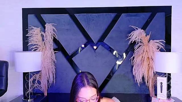 KylieWhite online show from 11.30.25