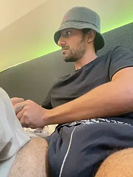 Snapshot of hard_macoor12 chatting on 12.13.24 hard macoor12 online show from 12.13.24