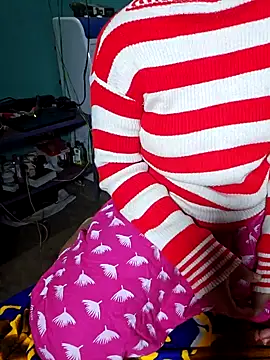 Snapshot of hotbaby_5 chatting on 01.08.25 hotbaby 5 online show from 01.08.25