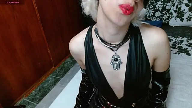 Snapshot of Persefonefire chatting on 09.12.25 Persefonefire online show from 09.12.25