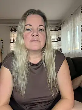 Snapshot of w12er chatting on 07.19.26 w12er online show from 07.19.26