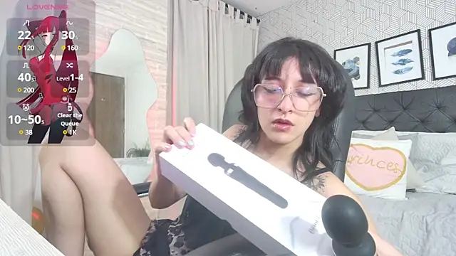 Snapshot of Hannys__cabernet chatting on 12.13.24 Hannys cabernet online show from 12.13.24