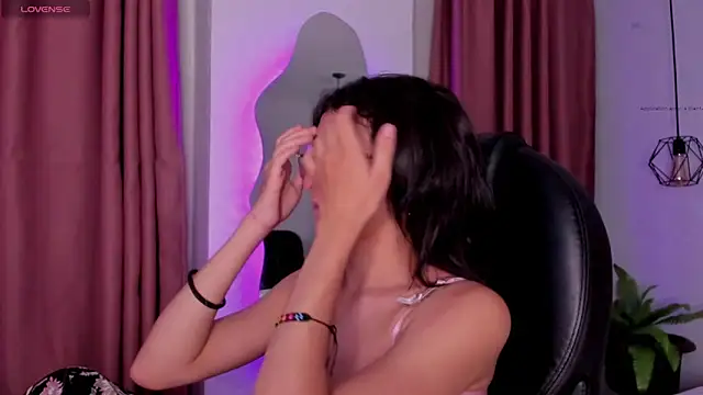 Snapshot of Hannys__cabernet chatting on 02.23.25 Hannys cabernet online show from 02.23.25