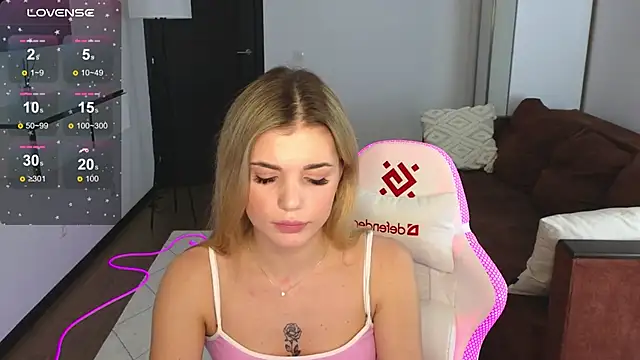 adrianawow1 online show from 03.13.25