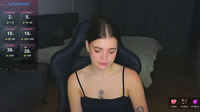 adrianawow1 online show from 11.28.25