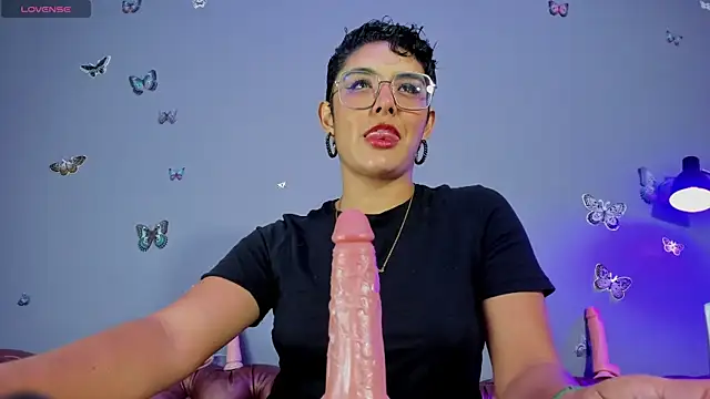 Kaira mosse online show from 02.12.25