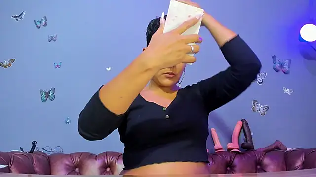 Kaira mosse online show from 12.20.25