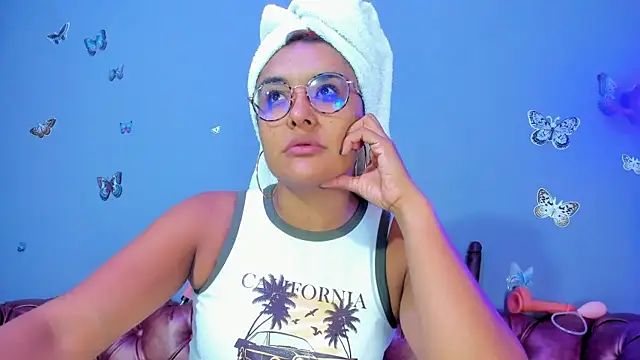 Kaira mosse online show from 04.10.26