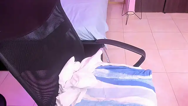 Snapshot of TEE_DIRTY_SQUIRT chatting on 09.11.25 TEE DIRTY SQUIRT online show from 09.11.25