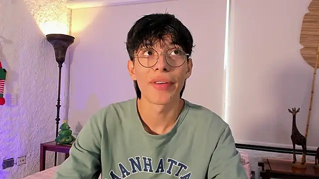 Snapshot of alexandersawyer chatting on 12.28.24 alexandersawyer online show from 12.28.24