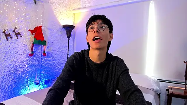 Snapshot of alexandersawyer chatting on 12.30.24 alexandersawyer online show from 12.30.24