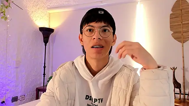 Snapshot of alexandersawyer chatting on 01.07.25 alexandersawyer online show from 01.07.25