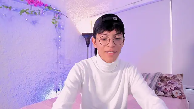 Snapshot of alexandersawyer chatting on 02.04.25 alexandersawyer online show from 02.04.25