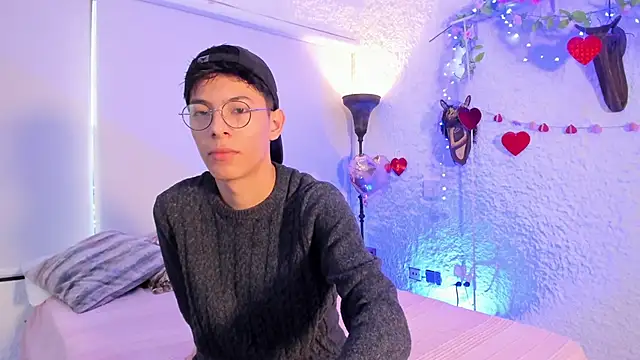 Snapshot of alexandersawyer chatting on 02.22.25 alexandersawyer online show from 02.22.25